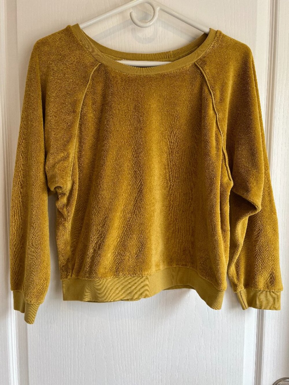 Suzie Kondi Saba Raglan Velour Crewneck Pullover Sweatshirt Kitrino Gold Sz: S